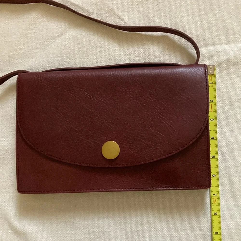 MADEWELL | The Slim Convertible Bag - Cabernet - Picture 15 of 16